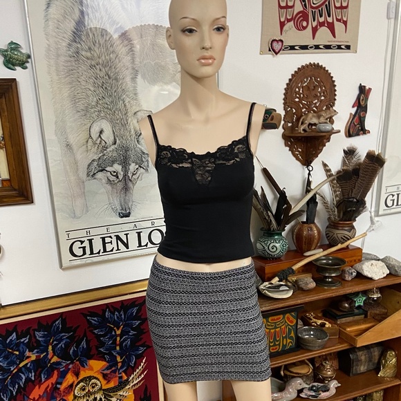 Horizontal Patterned Body-con Mini Skirt - Picture 5 of 10